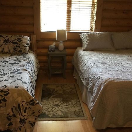 Folding Mountain B & B Fort Nelson Exterior photo