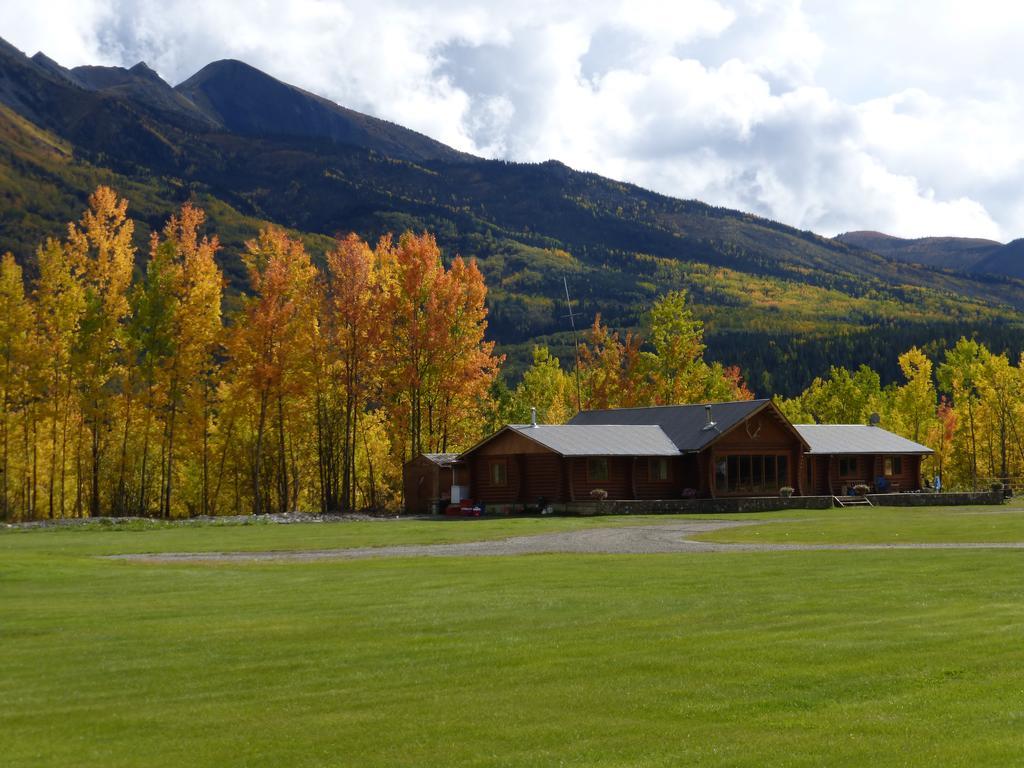 Folding Mountain B & B Fort Nelson Exterior photo