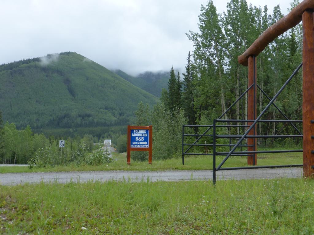 Folding Mountain B & B Fort Nelson Exterior photo
