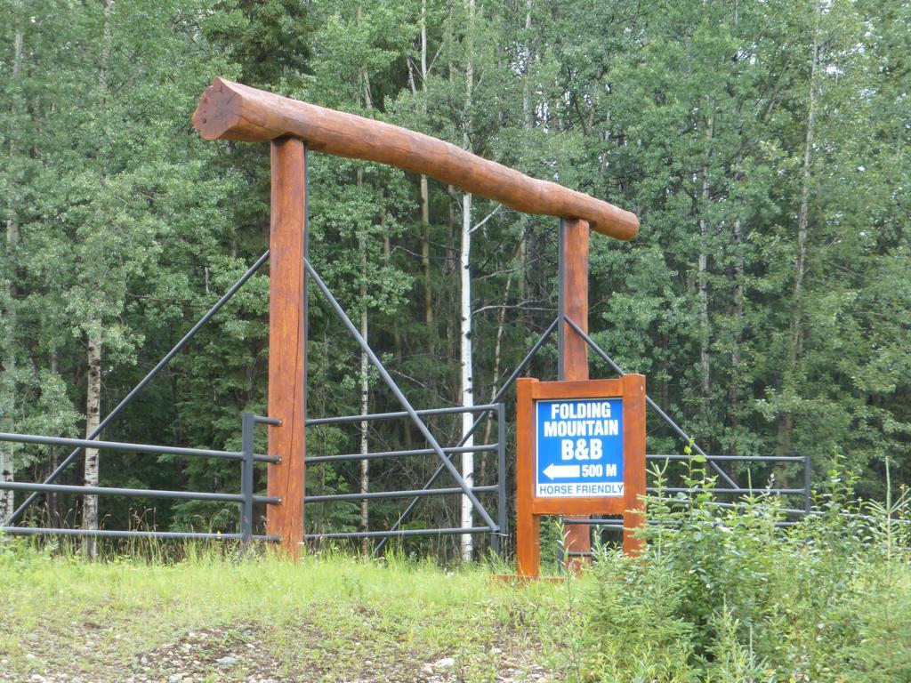 Folding Mountain B & B Fort Nelson Exterior photo