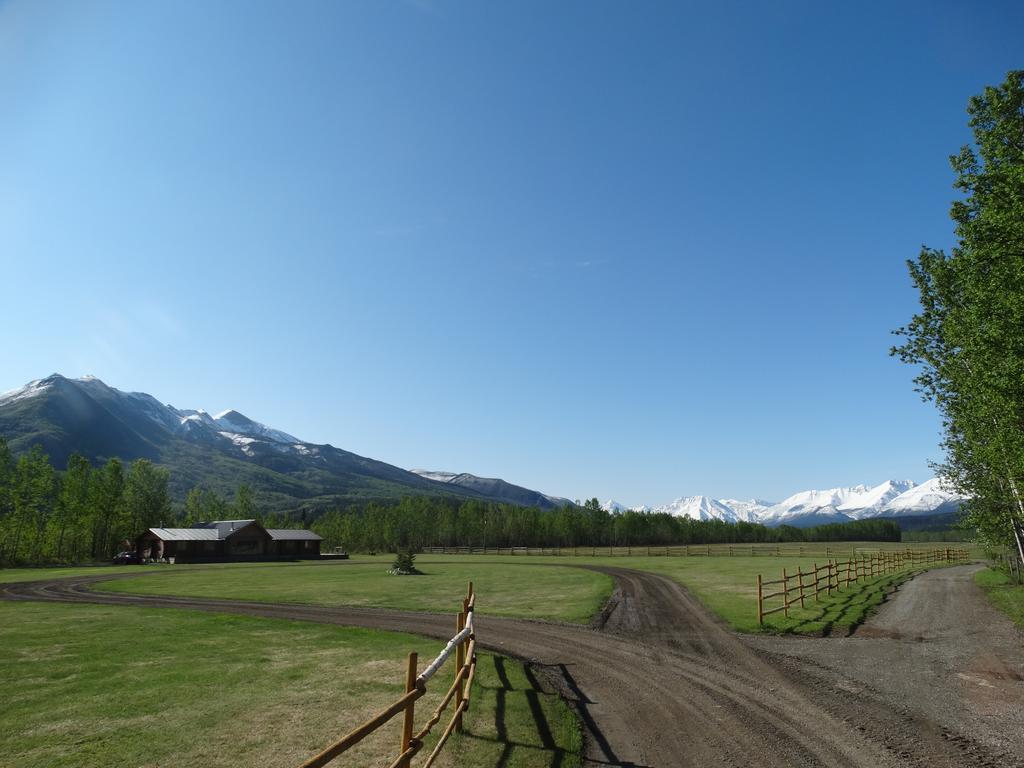 Folding Mountain B & B Fort Nelson Exterior photo
