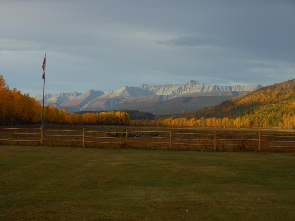 Folding Mountain B & B Fort Nelson Exterior photo