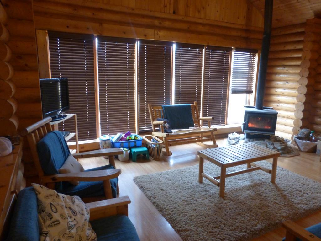 Folding Mountain B & B Fort Nelson Exterior photo