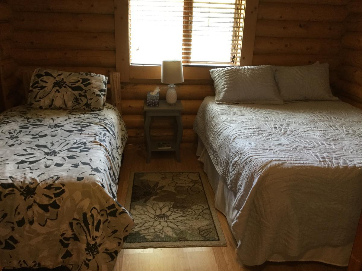 Folding Mountain B & B Fort Nelson Exterior photo