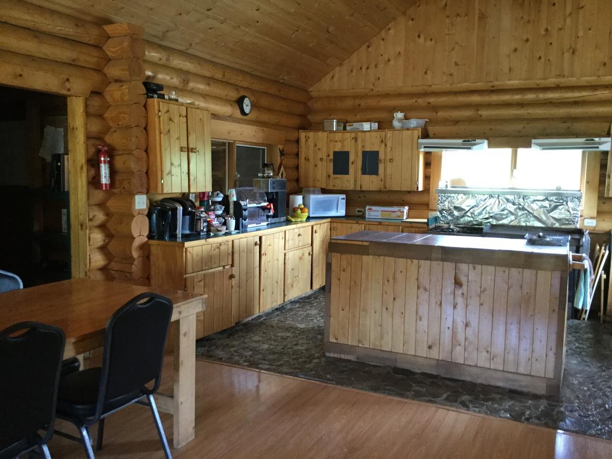 Folding Mountain B & B Fort Nelson Exterior photo
