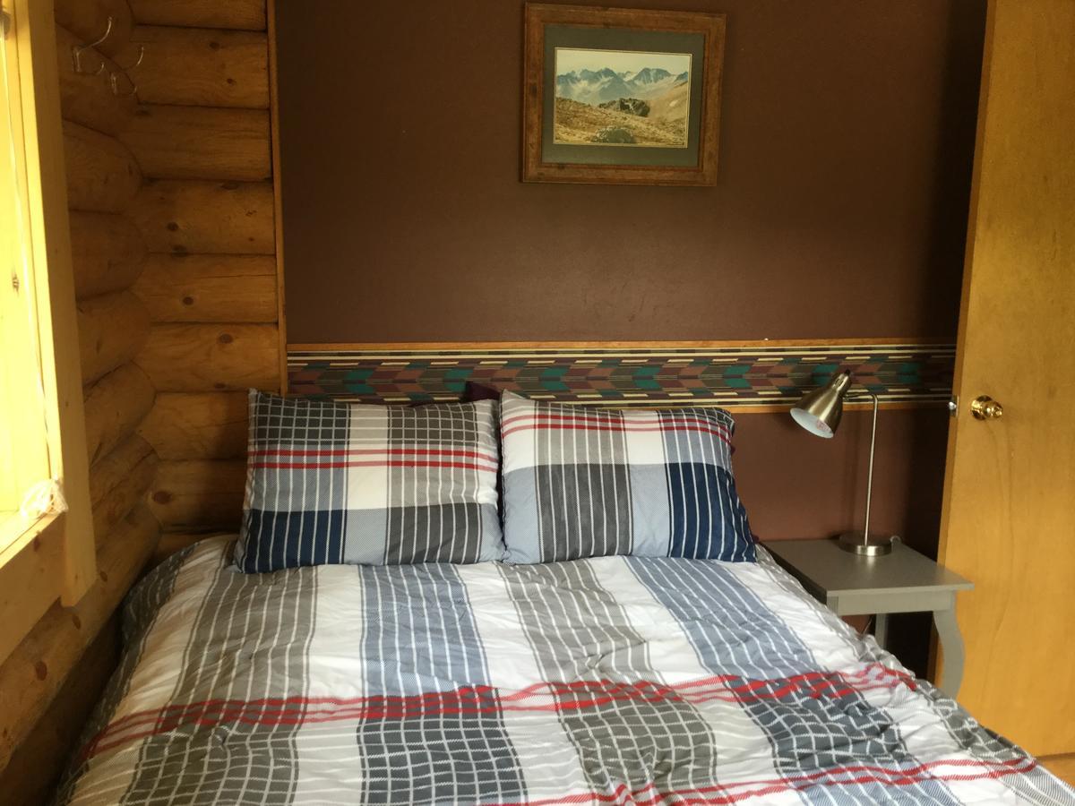 Folding Mountain B & B Fort Nelson Exterior photo