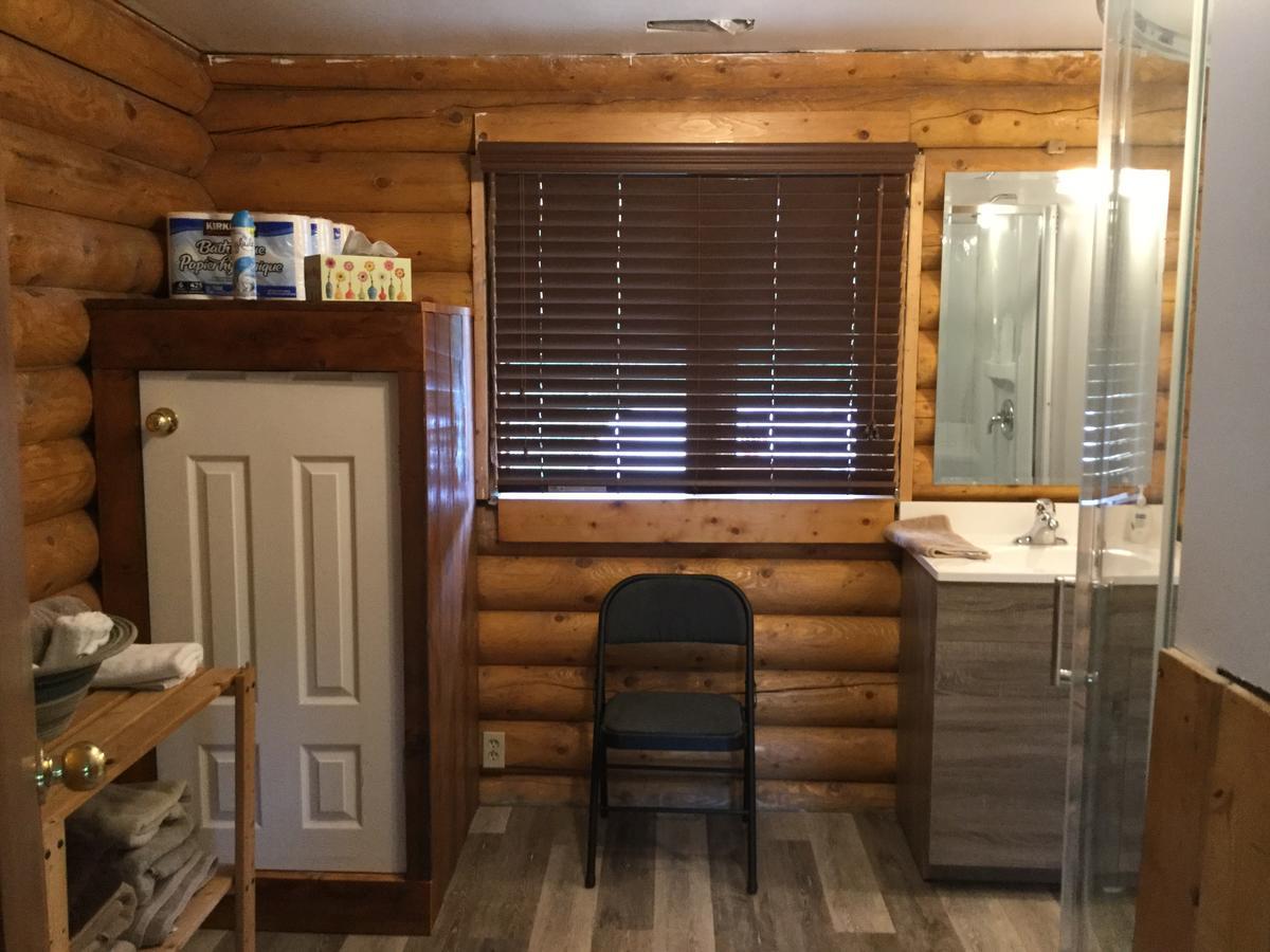 Folding Mountain B & B Fort Nelson Exterior photo