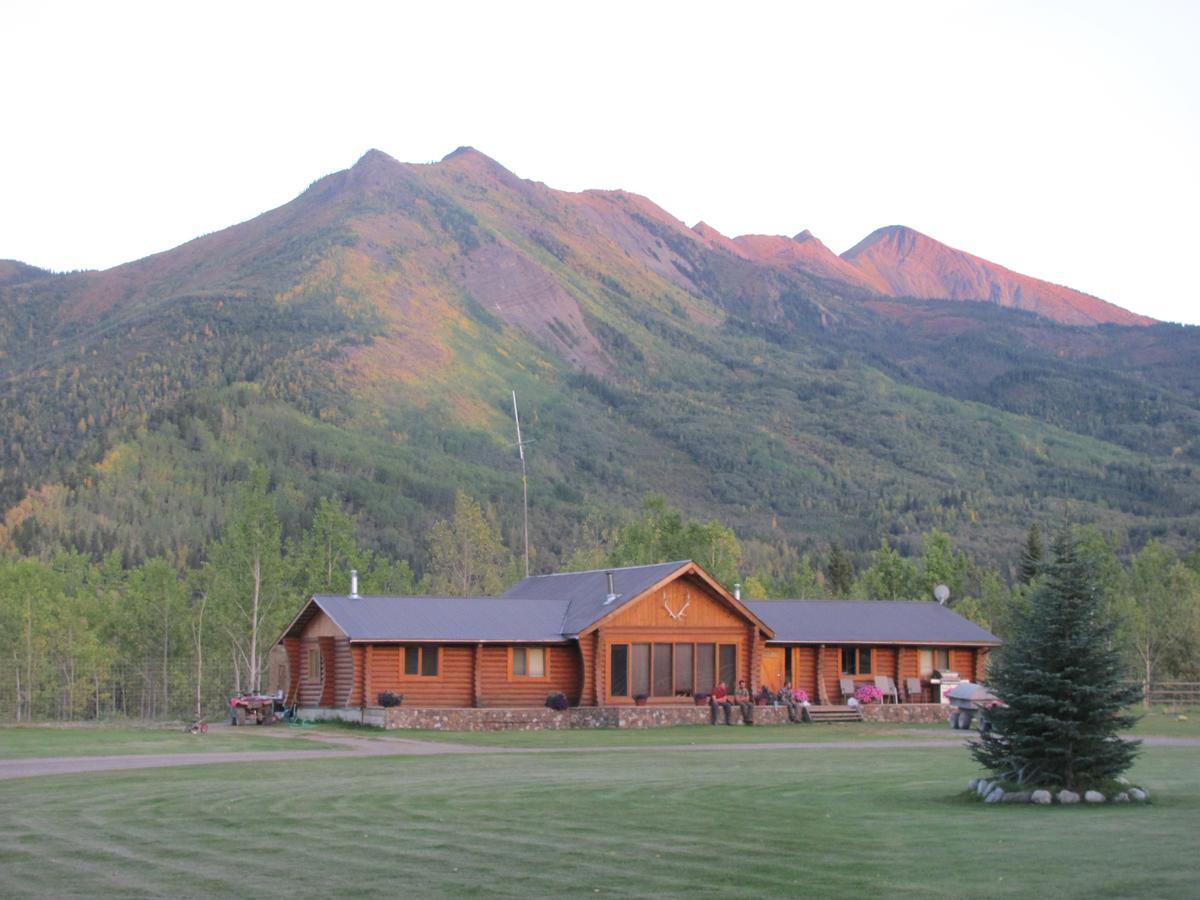 Folding Mountain B & B Fort Nelson Exterior photo