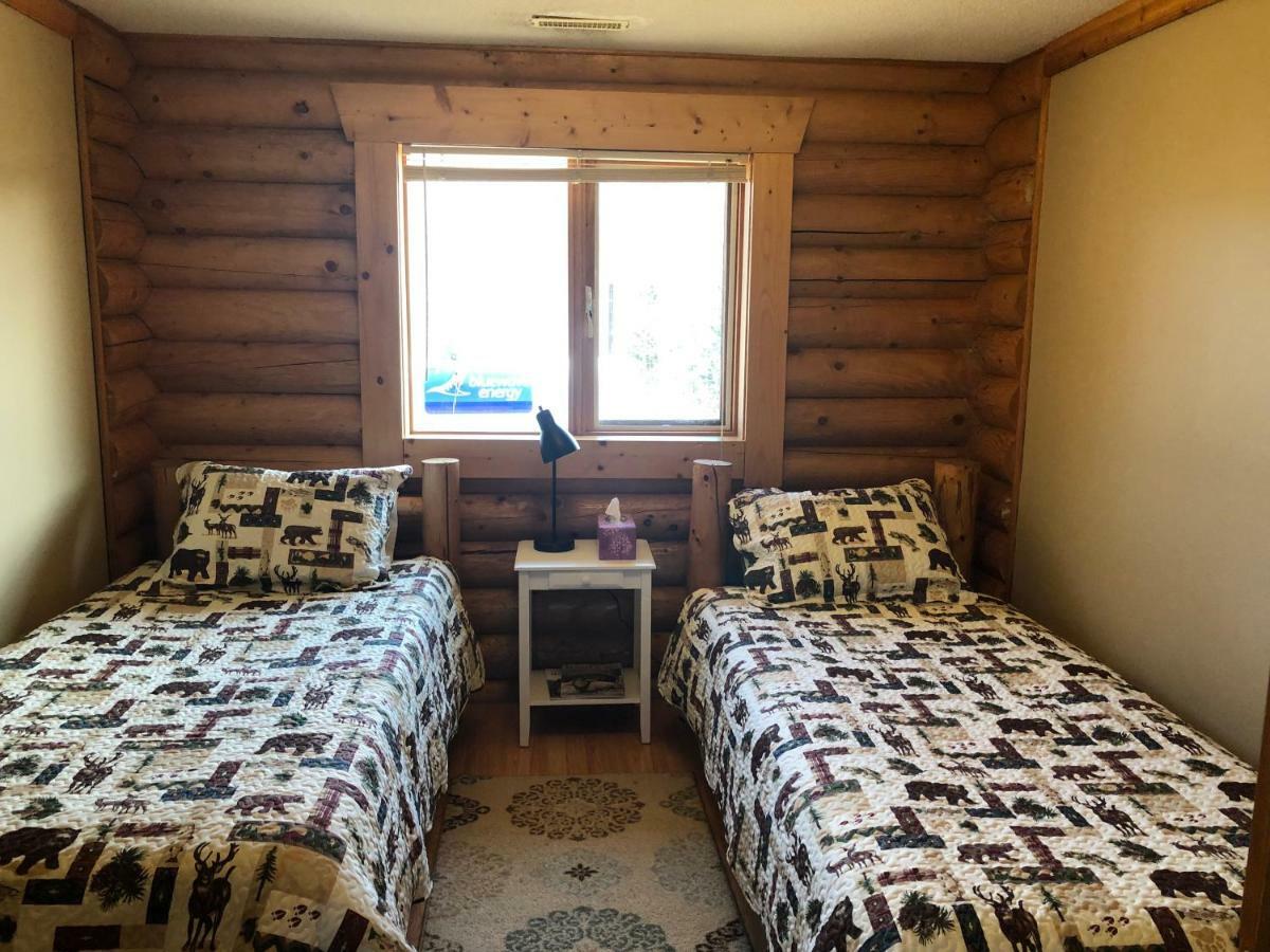 Folding Mountain B & B Fort Nelson Exterior photo